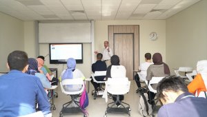 İHÜ yaz okulu lise öğrencilerini sosyal bilimcilerle buluşturdu
