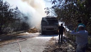Karabük'te saman yüklü kamyonda yangın