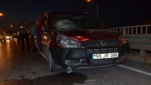 Motosiklet hafif ticari araçla çarpıştı: 1 ölü