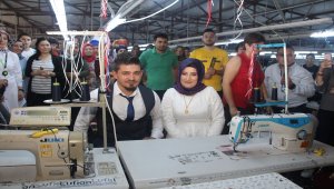 Nikahları dikiş makinesi masasında kıyıldı