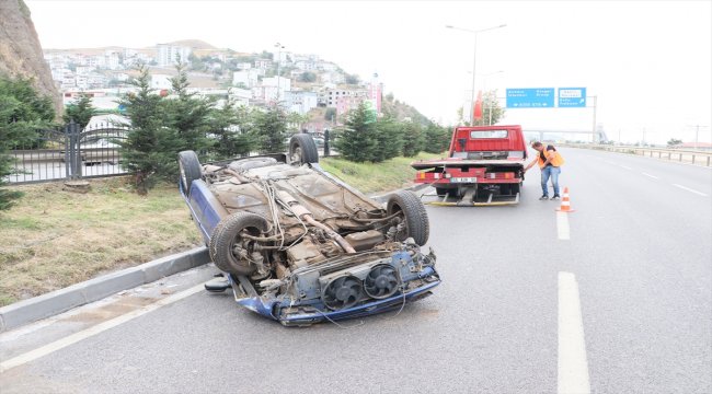 Samsun'da otomobil devrildi