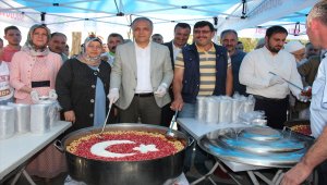 Suluova'da vatandaşlara aşure dağıtıldı