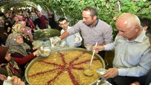 Taşköprü'de aşure dağıtıldı