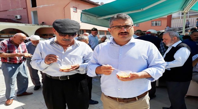 Taşova’da aşure dağıtıldı