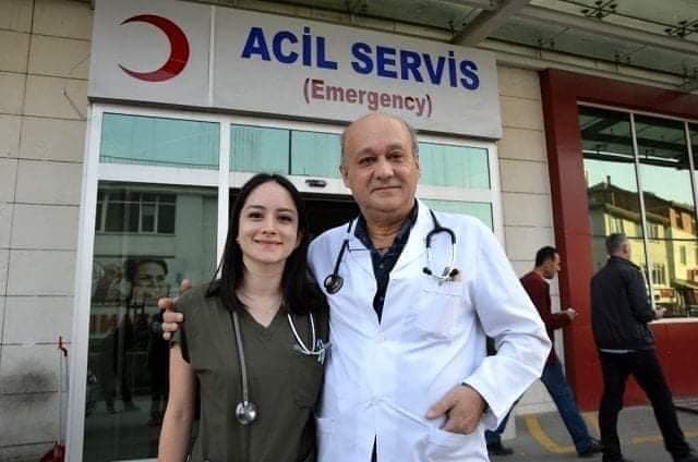 Baba kız aynı hastanede görev yapıyor: Her doktora böylesi nasip olmaz