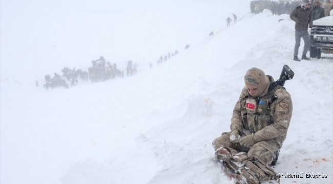 Van'daki çığ faciasında yürek yakan o karenin hikayesini fotoğrafı çeken muhabir anlattı