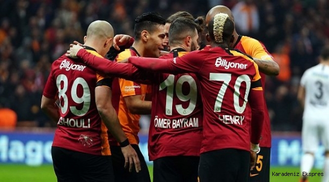 Galatasaray'da Futbolculara yazı gönderildi