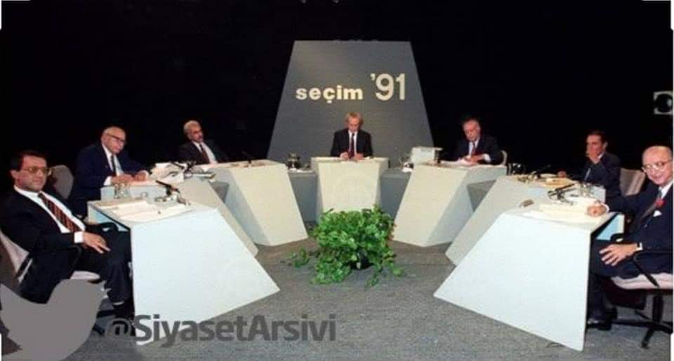 Siyaset gittikçe antipatikleşiyor