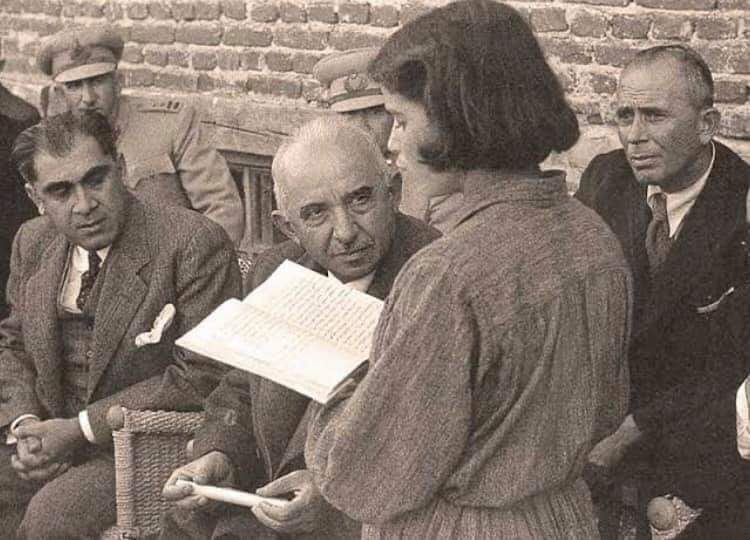 Sorgulayan ve hakkını arayan bir nesil yetişiyordu