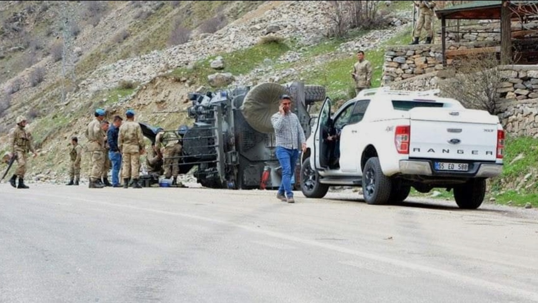 Van’da askeri araç devrildi: 6 yaralı