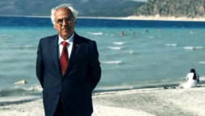 Yeşilova Belediye Başkanı Mümtaz Şenel ve eşi silahlı saldırıya uğradı