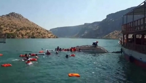 Şanlıurfa Halfeti'de tur teknesi battı 