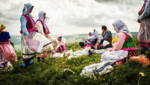 ZAMANIN RUHUNU OKUYAMAYANLAR TARİHİN ÇÖPLÜĞÜNDE YER ALIR... 