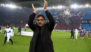 Trabzonspor taraftarları Ünal Karaman'ı unutmadı...