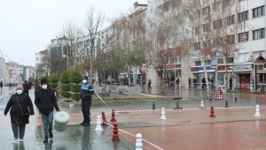 Bolu Belediyesi şiddetli yağmur ve rüzgâra karşı görev başında