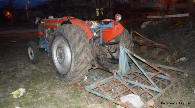 Niksar'da yaşlı adam traktörüne tırmık takmak isterken canından oldu