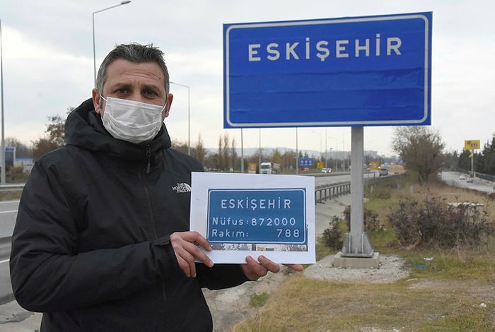 ŞEHİR TABELALARINDA YENİ DÖNEM! NÜFUS VE RAKIM GİTTİ, ADLARI KALDI