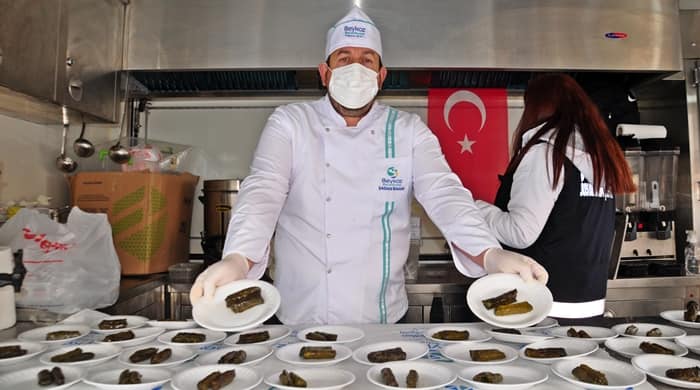 Tokatlılar Derneği’nden Sağlık Çalışanlarına Yaprak Sarma  