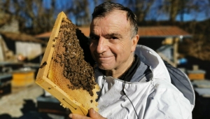 Almanyada Arılara Fısıldayan Adam Mustafa Korkmaz