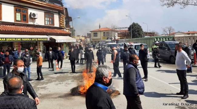 İsyan eden esnaflar meydanda! 'Kongreleri lebaleb doluyken, virüs sadece esnafa mı?