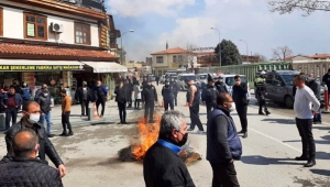 İsyan eden esnaflar meydanda! 'Kongreleri lebaleb doluyken, virüs sadece esnafa mı?