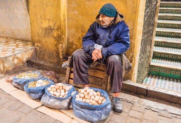 Neden biz ihtiyacı olmayan insanlara karşı cömert olduk?