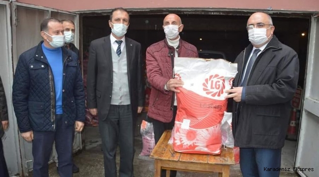 Niksar İlçemizde Çiftçiye Tohum Desteği