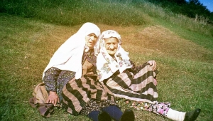 Ünlü Alman Yazar'ın Trabzon’da Sumela Manastırına yaya olarak giderken yolda karşılaştığı köylü kadınlar