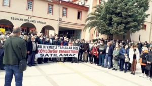 Bergama'da köylülerin tarla zaferi