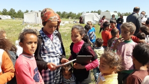 Mevsimlik tarım işçilerinin çocuklarına tablet var, elektrik yok 