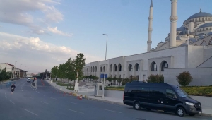 BÜYÜK ÇAMLICA CAMİİ MAALESEF YALNIZLAŞIYOR, TEK YEME-İÇME YERİ DE KAPANDI!