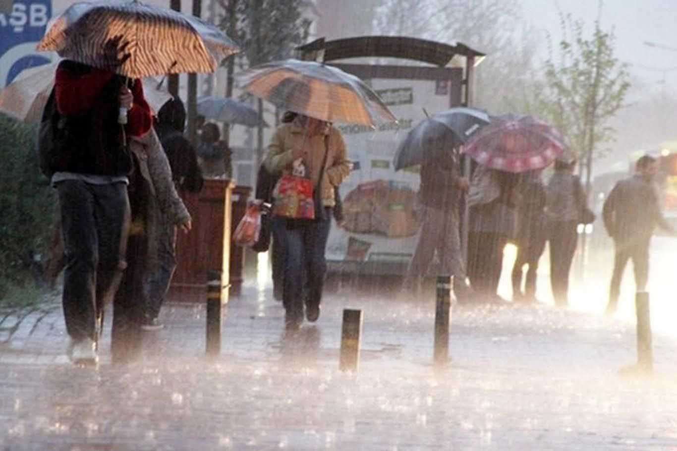 Rize Valisi Kemal Çeber, vatandaşların aşırı yağışa karşı tedbirli olmasını istedi