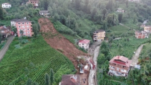 RİZEDE SEL...GEÇMİŞ OLSUN RİZE... BİNA 70 METRE SÜRÜKLENDİ....