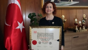 Türkiye'nin ilk Türk kadın doktorunun diploması Giresun Üniversitesi'ne bağışlandı