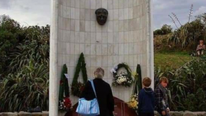 İrlanda’nın Meclis binasının girişindeki Atatürk’e minnet anıtının sırrı !