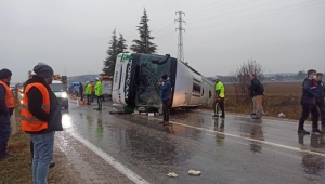 İzmir'den Tokat'a giden yolcu otobüsü devrildi: Ölü ve yaralılar var