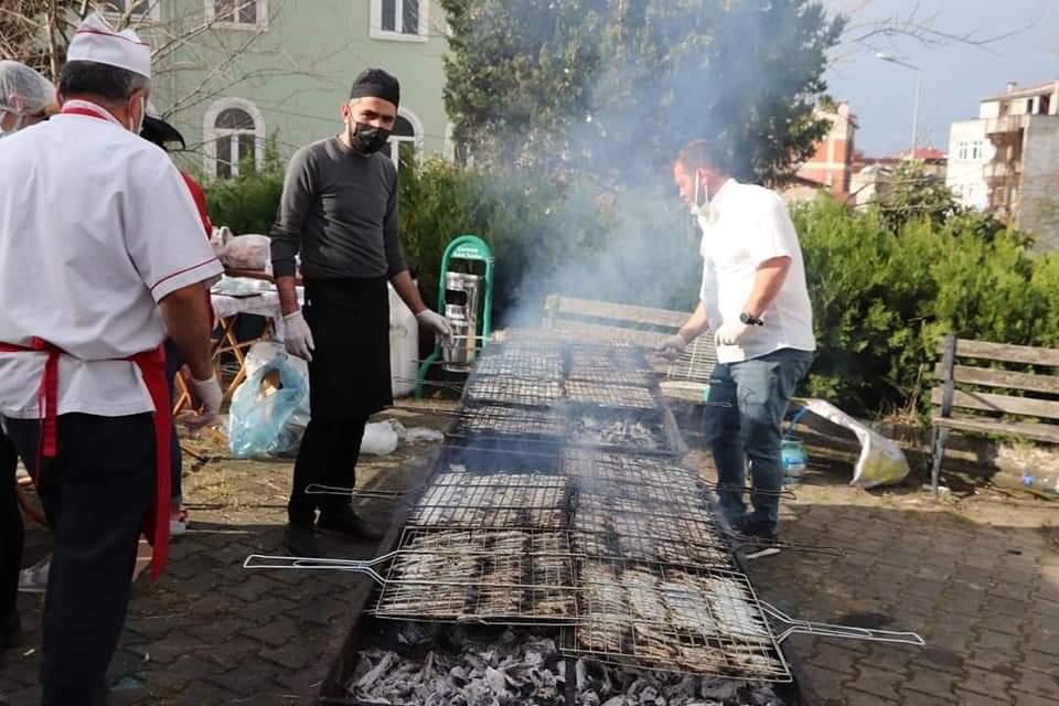 PİRAZİZ'DE HAMSİ ŞÖLENİ GERÇEKLEŞTİ