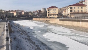 Bayburt'ta nehir ve çeşmeler buz tuttu