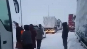 Samsun’da 2 Gündür Yoğun Kar Ulaşımda Aksamalar Yaşanıyor