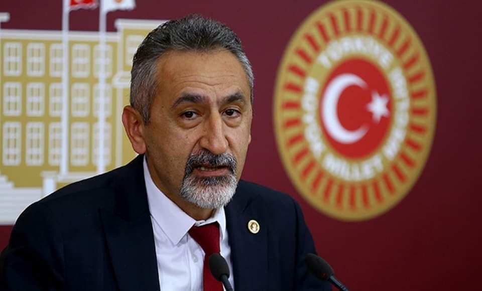 ÇOCUKLAR OKULU BIRAKIYOR
