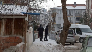 Çorum'da bir kadın eski eşi tarafından öldürülmekten silahın tutukluk yapmasıyla kurtuldu