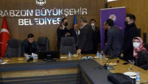 Trabzon'da 'Öfke kontrol eğitimi' protokolü töreninde kavga çıktı