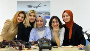 5 kadın mühendis adayı, 6 saat uçabilen görünmez İHA tasarladı.  