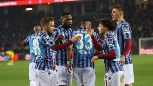 Göztepe 'yi 4-2 mağlup eden Trabzonspor şampiyonluğa bir adım daha yaklaştı