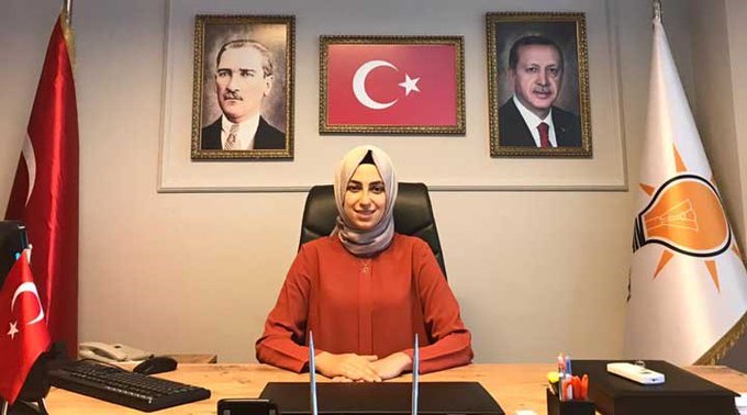 İBB Meclis Üyesi Amine Cansu Kaba sert açıklamalarla Ak partiden istifa etti