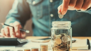 Toplum ve devletimiz gelirinden çok harcıyor