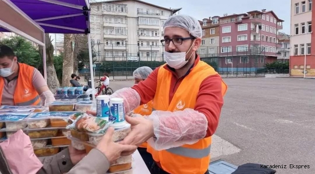 ALTINORDU BELEDİYESİ’NDEN İFTAR SOFRALARINA GÜNLÜK 10.000 SICAK YEMEK İKRAMI 