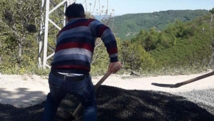 Gürgentepe'de Belediyenin yapmadığı yolu, köylüler yapıyor