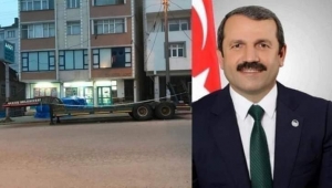 Ordu Akkuş Belediye başkanı zincir marketlerin önüne belediye araçları çektirdi..