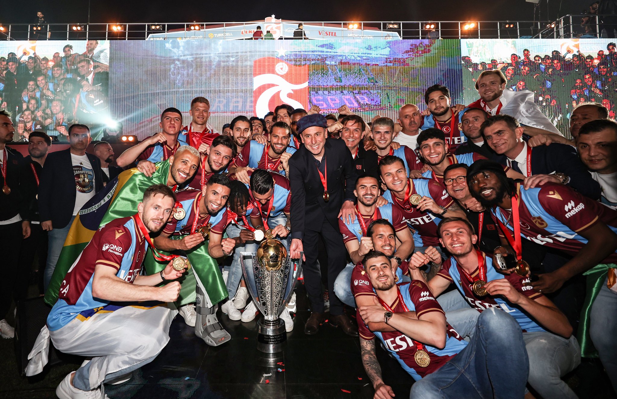 Trabzonspor çok görkemli bir şampiyonluk sezonu yaşıyor... 